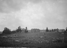 Mäkitalon tilan rakennuksia Ajostaipaleen kylässä, kuvattu ennen 1931. Kuva: Museovirasto